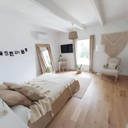 Prázdninový dům Situee Entre Garrigues, Vignes Et Riviere