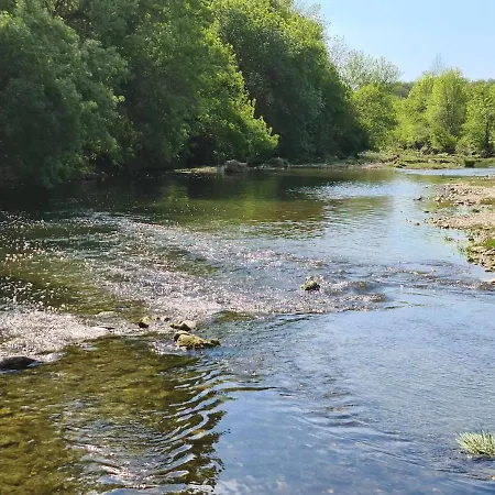 Située Entre Garrigues, Vignes Et Rivière *